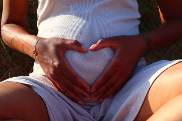 A kismama masszázs: gyengédség és jólét a terhesség alatt
